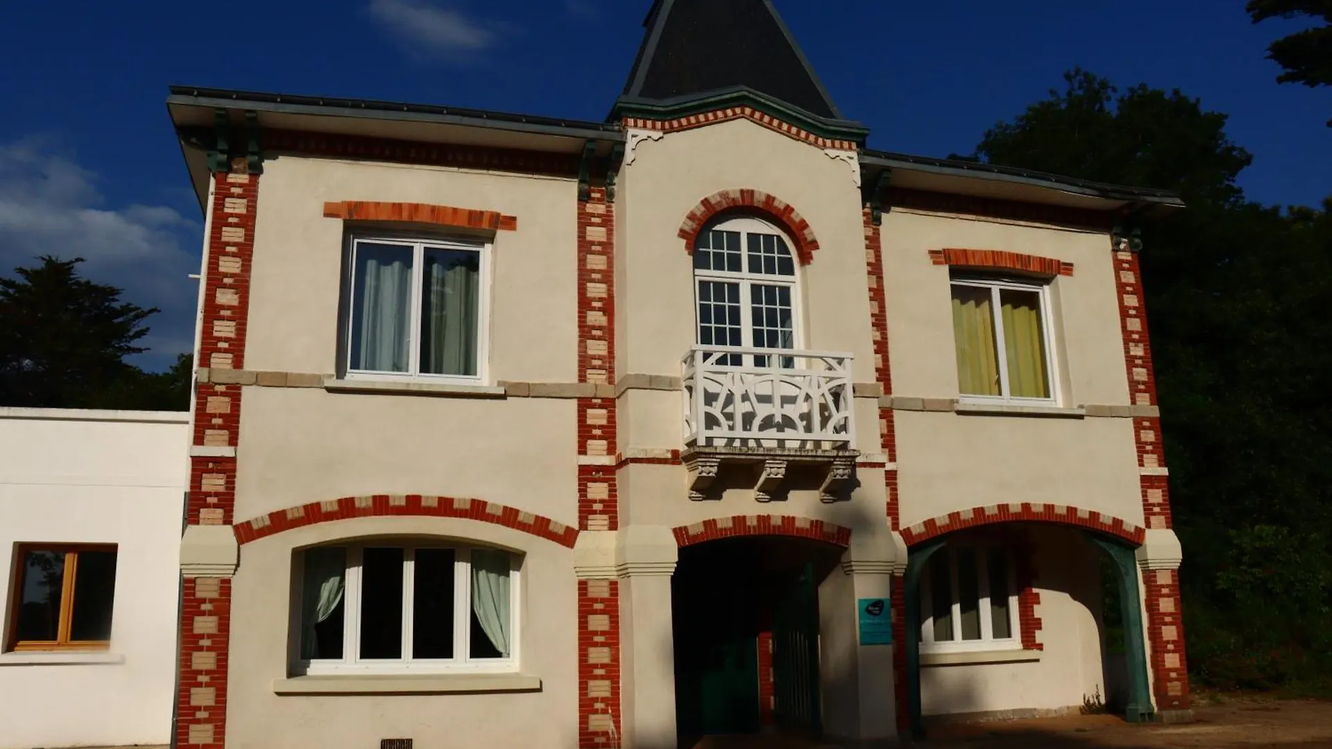 Le Chateau De La Garenne Étel